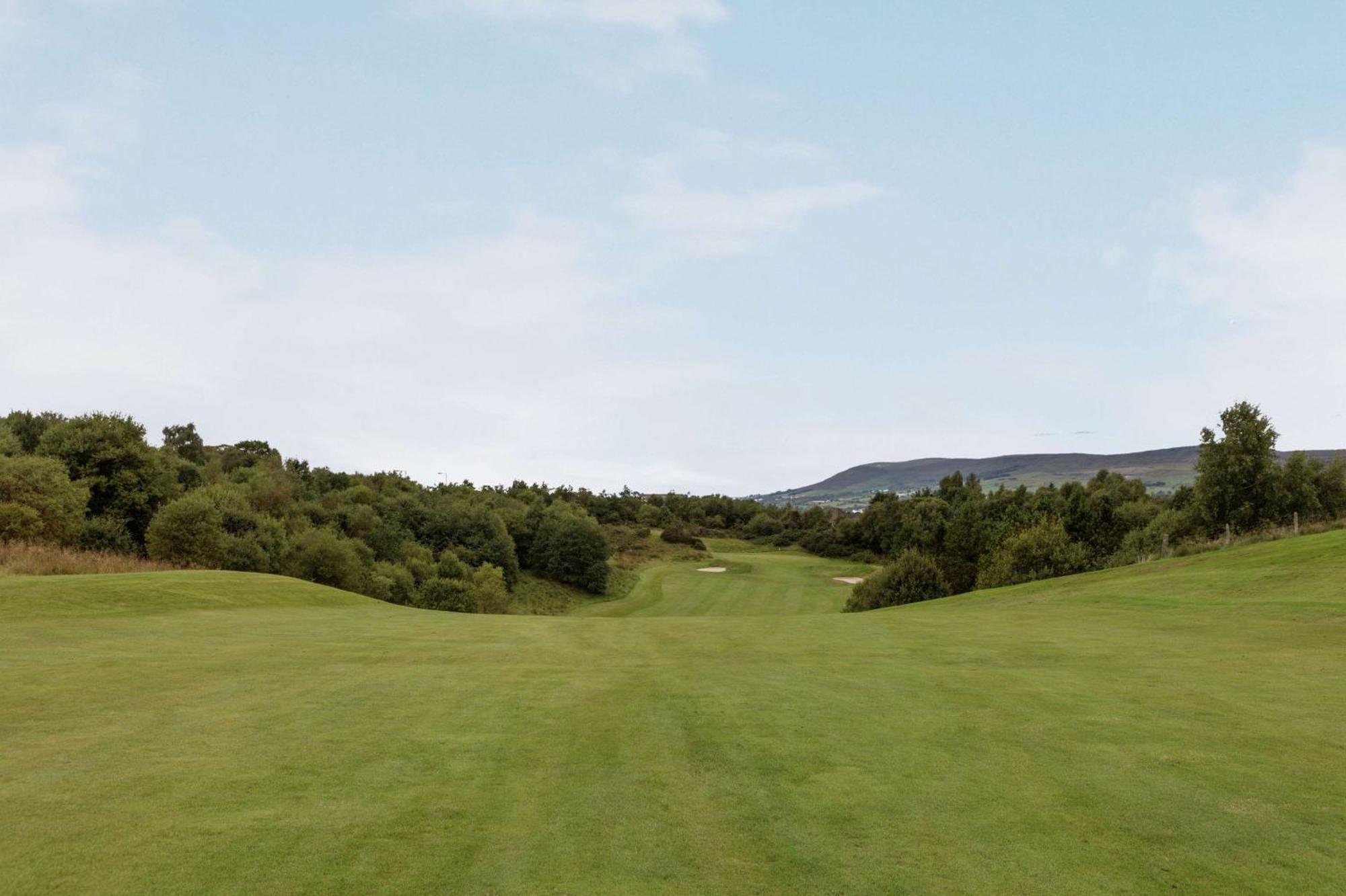 קמברנולד Doubletree By Hilton Glasgow Westerwood Spa & Golf Resort מראה חיצוני תמונה